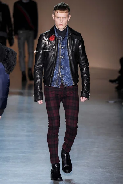 Look 28